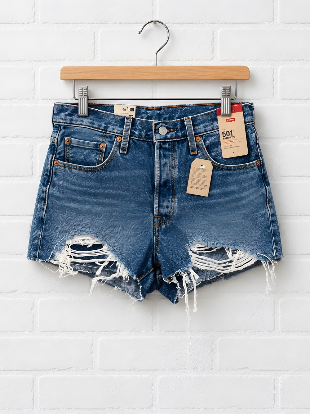 NWT Levi’s Original Fit High-Rise Women’s Distressed Denim Shorts 29